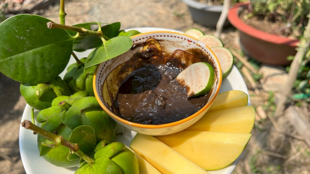 Thưởng thức món mắm còng Cần Giuộc